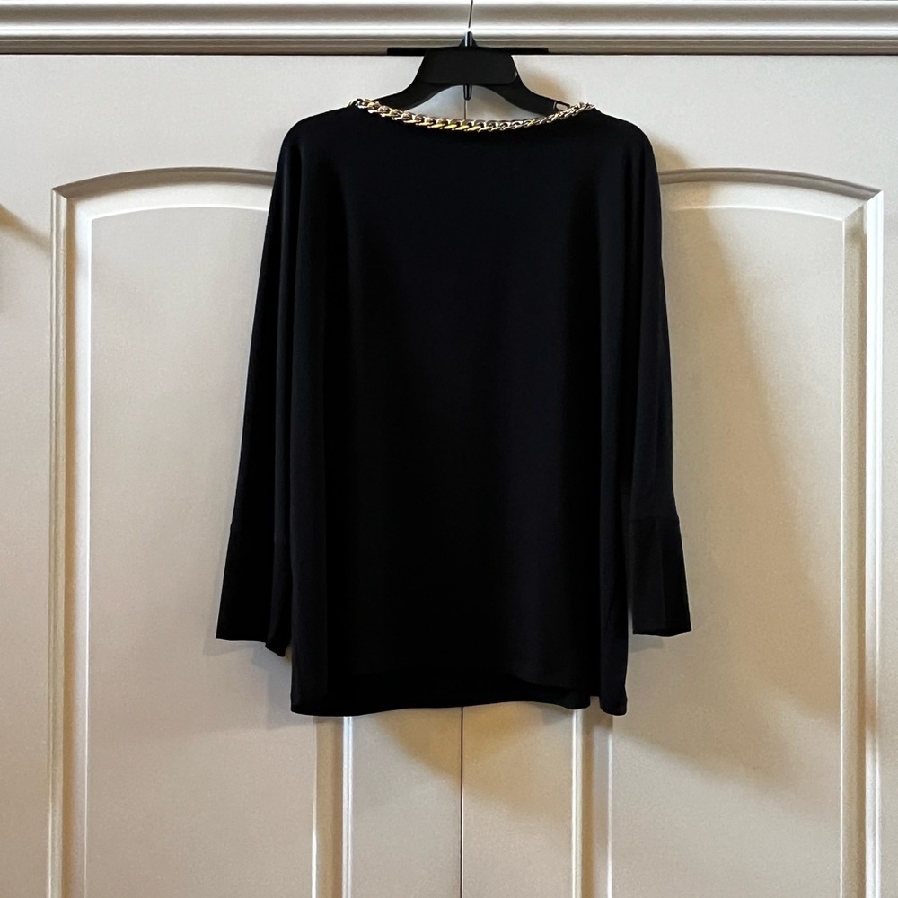 Extra large Calvin Klein women’s blouse with a gold chain accent. - Picture 2 of 4